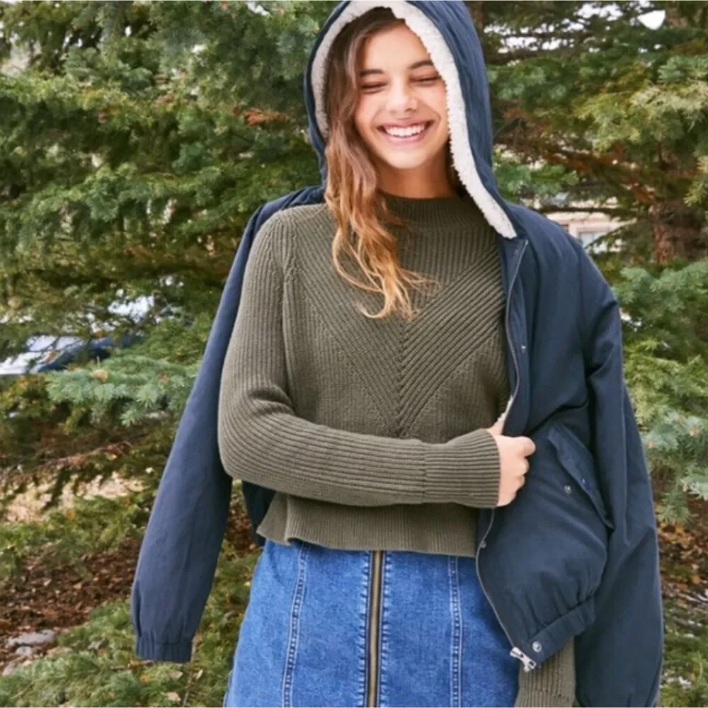 Kendall & Kylie Mock Neck Cropped Knit Sweater Olive Green Medium